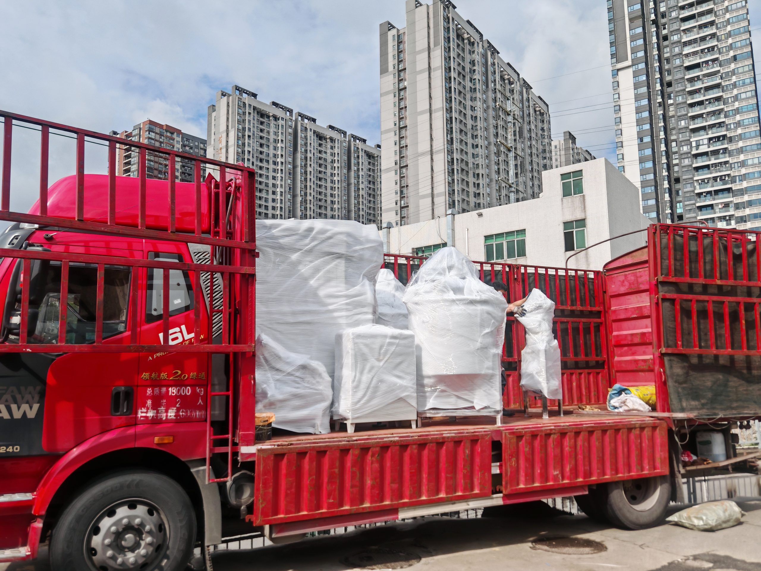 叁星飞荣立式砂磨机助力碳化硅材料高效研磨，今日成功交付！